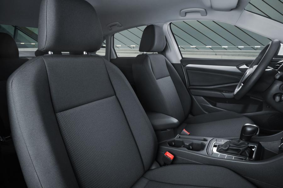 Интерьер Volkswagen Jetta Trendline 2018 года  (MX) (фото 13 из 21)